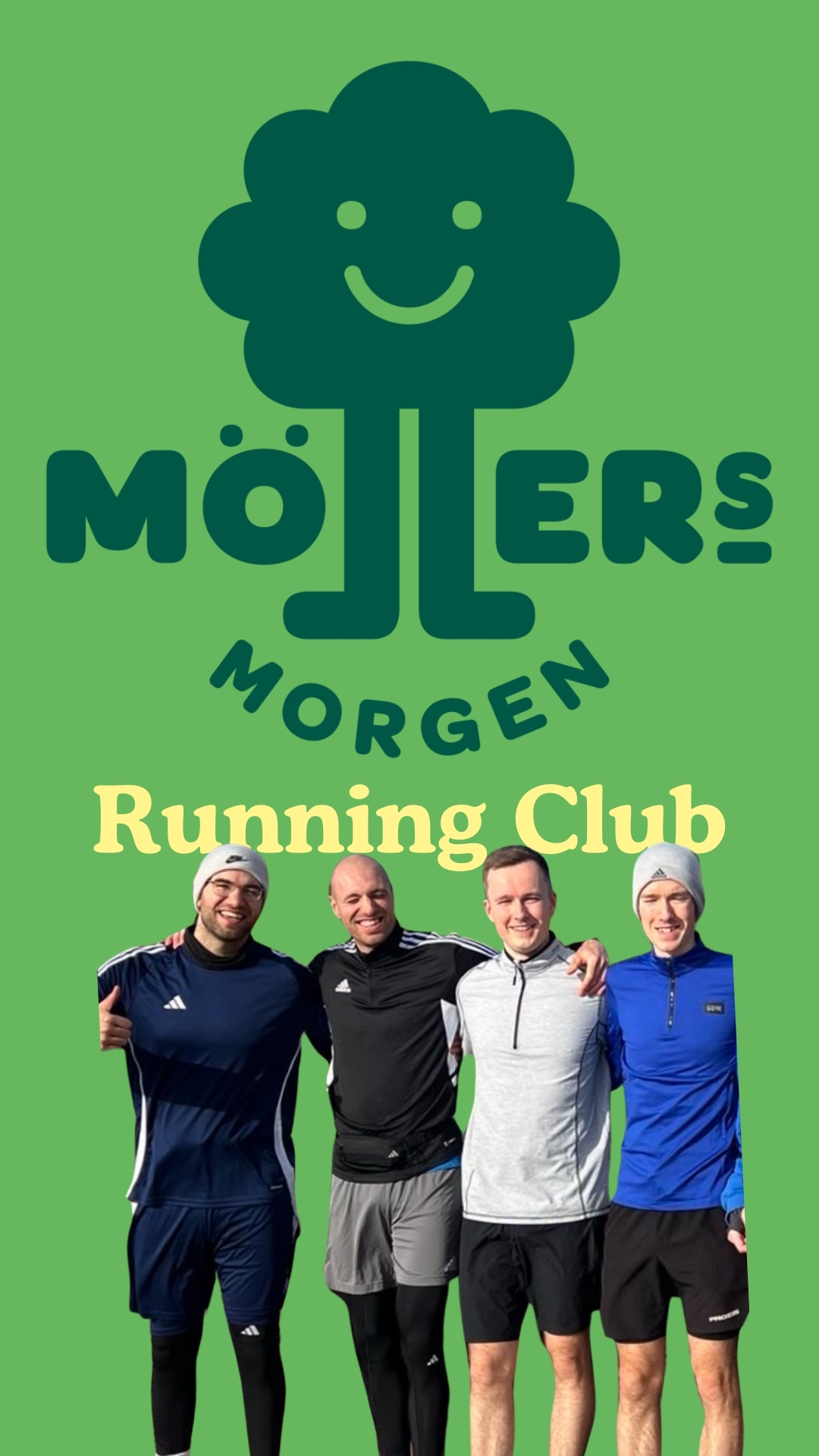 Vier Männer in Sportkleidung stehen lächelnd nebeneinander vor einem grünen Hintergrund. Über ihnen befindet sich das Logo von „Möllers Morgen“ mit einer stilisierten Baumfigur, und darunter steht in gelber Schrift „Running Club“.