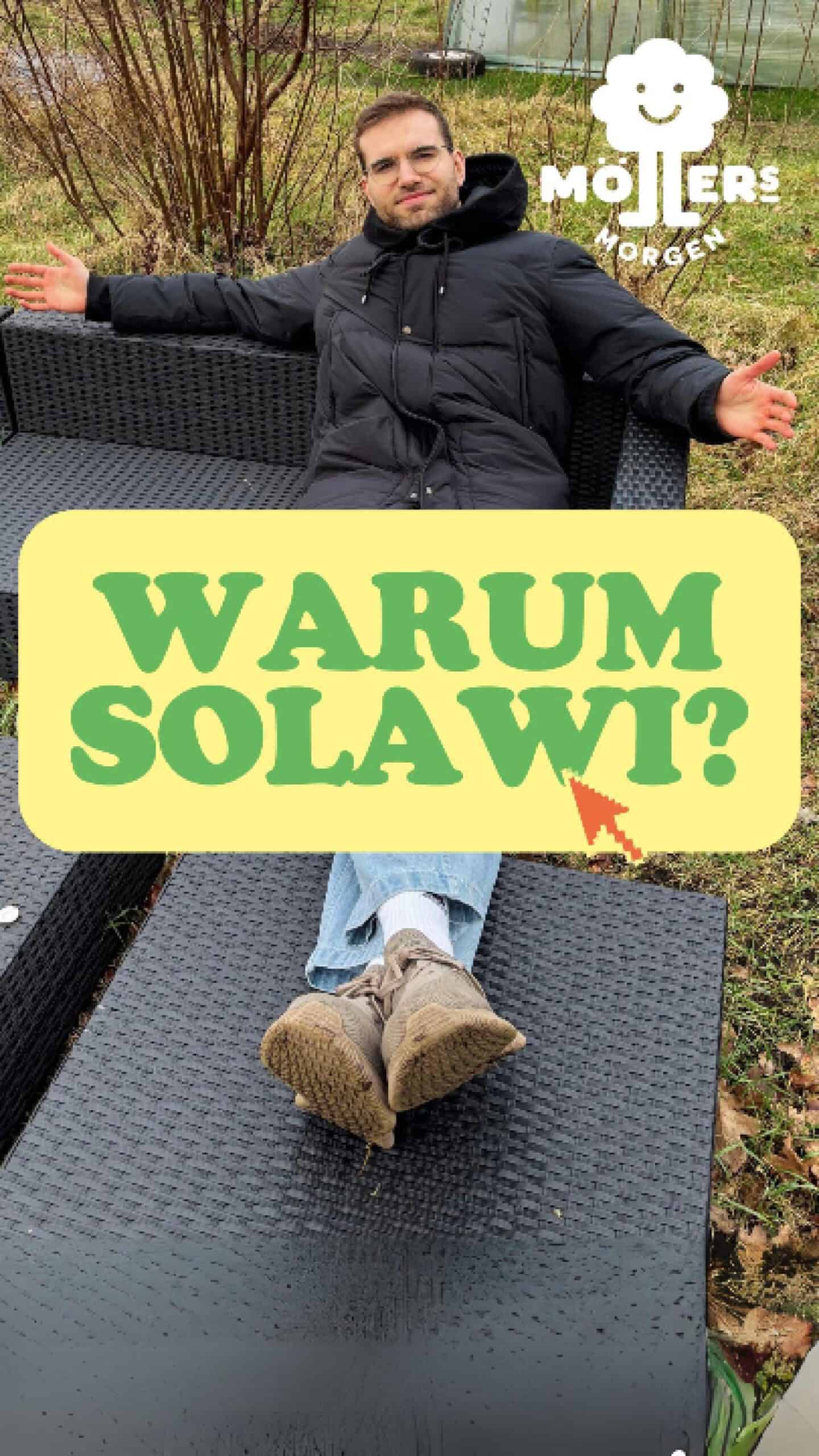 Person in einem schwarzen Wintermantel sitzt entspannt auf einer Bank im Freien und breitet die Arme aus. Der Text „WARUM SOLAWI?“ in grünen Buchstaben erscheint über dem Bild, zusammen mit einem Cursor-Pfeil. Das Möllers Morgen-Logo befindet sich oben links.